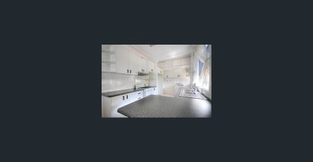 Huge Family Home - Photo 5