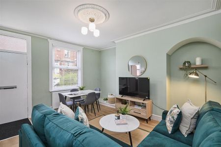 3 bedroom semi-detached house to rent - Photo 2