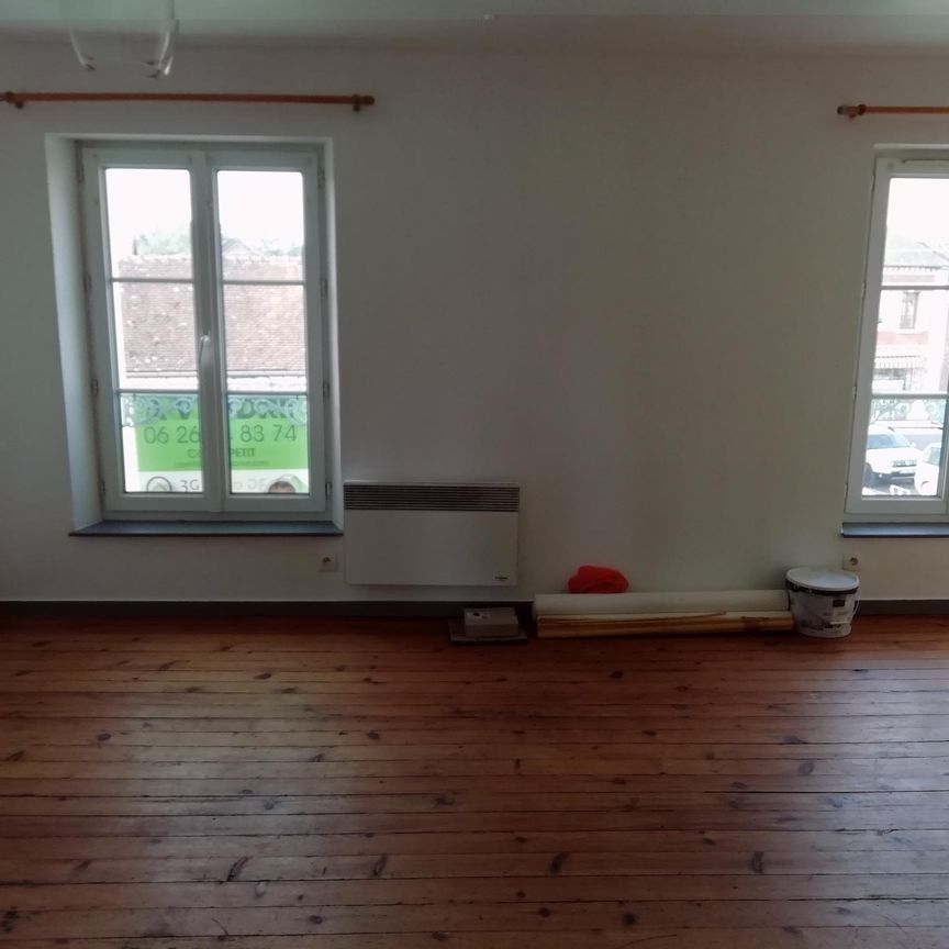 Un appartement au 1er étage dans le centre du bourg - Photo 1