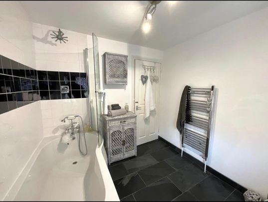 2 Bed Terraced House, Weaste Lane, M5 - Photo 1