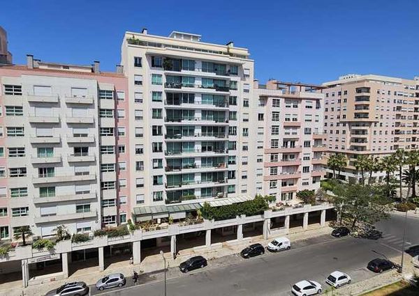 3 Bedroom Apartment with a view, Telheiras, Lisboa