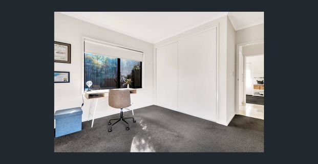 Luxury, Comfort & Low-Maintenance Living in Eyre's Premier Pocket - Photo 1