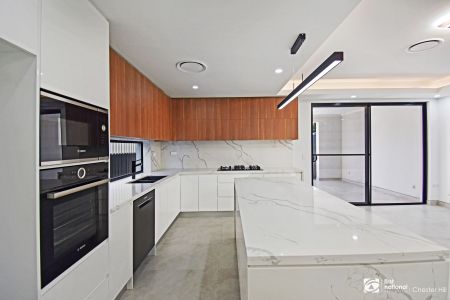 Modern 5 Bedroom Duplex - Photo 3