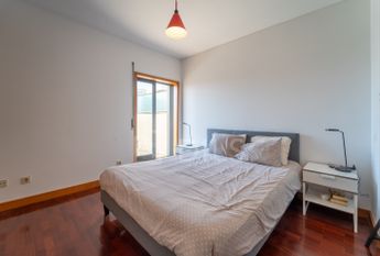 Apartamento T1 com terraço e lugar de garagem situado no Campo Alegre