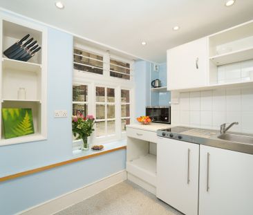 Private Mansion Block, Freshly Redecorated Compact to Rent in Centr... - Photo 6