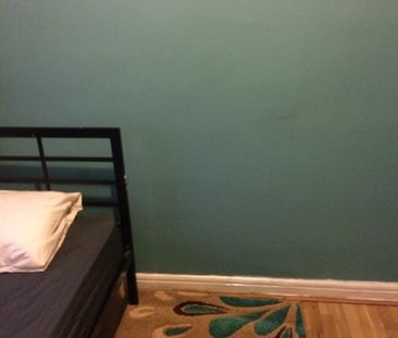 Room in a Shared House, Newbury Park, IG2 - Photo 2