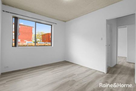 Modern 2-Bedroom Unit in Convenient Location - Photo 2