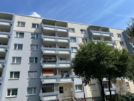 Kleine 4-Raum Wohnung Nähe Elsteraue und mit Loggia! - Foto 2