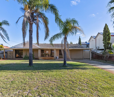 Family Home with Swimming Pool! - Photo 1