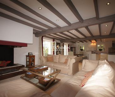 Maison à louer à Urrugne, avec piscine, tennis et vue montagnes. - Photo 4