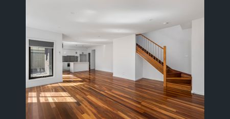 A Welcoming Home with Everyday Convenience - Photo 2
