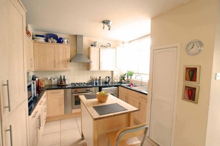 3 bedroom terraced house to rent - Photo 4