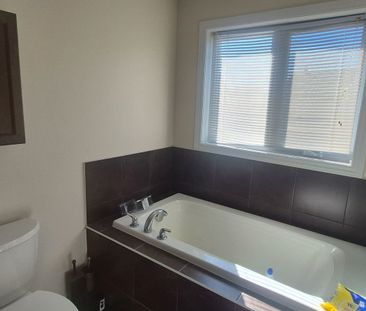 For Lease - 278 Broxburn Crescent, Barrhaven, Ontario - Photo 3