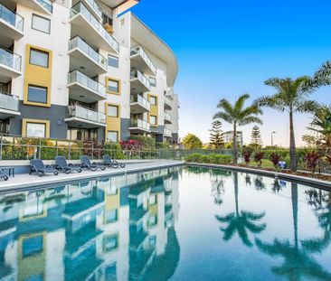 Waterfront Living with Ground-Floor Convenience! - Photo 1