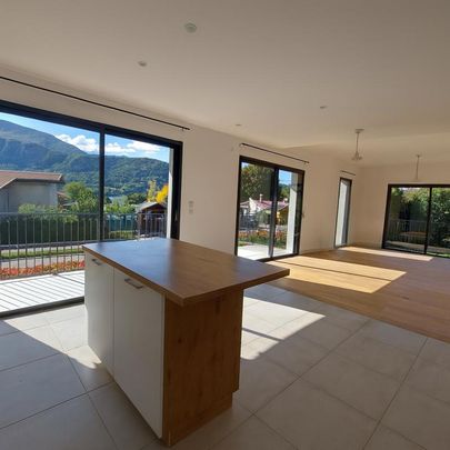 Angon, spacieux appartement à Louer . Vue Lac, 122m² avec jardin, Ambiance Village - Photo 1