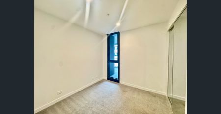 Sophisticated, Contemporary Living in Clayton South - Photo 3