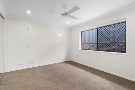 Mineral Pool, Immaculate Grounds, Double garage and shed - Lawn maintenance included! - Photo 4