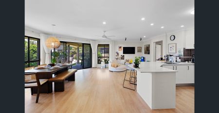 Spacious Family Home Victoria Point - Photo 5