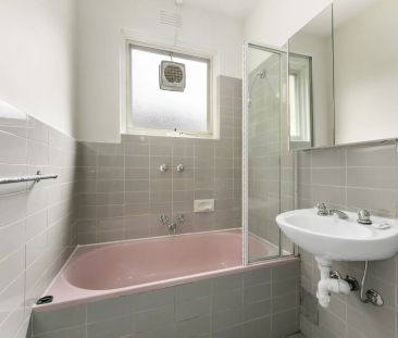 One bedroom ground floor apartment in Prahran! - Photo 6
