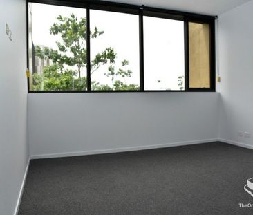 Modern 2-Bedroom Apartment in Boggo Road Village - Prime Dutton Par... - Photo 2