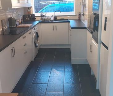 3 bedroom semi-detached house to rent - Photo 6