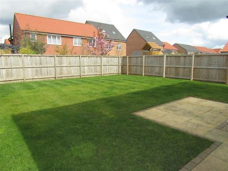 4 bedroom detached house to rent - Photo 4