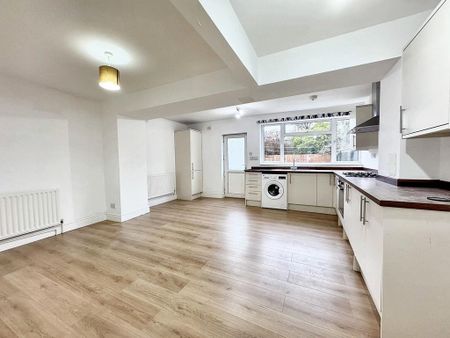 3 bedroom terraced house to rent - Photo 4