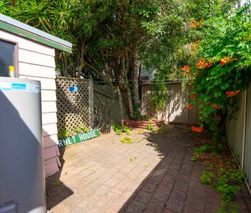 Charming Two Bedroom Terrace House! - Photo 3