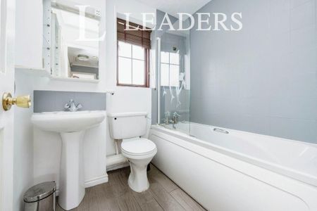 4 bedroom detached house to rent - Photo 5