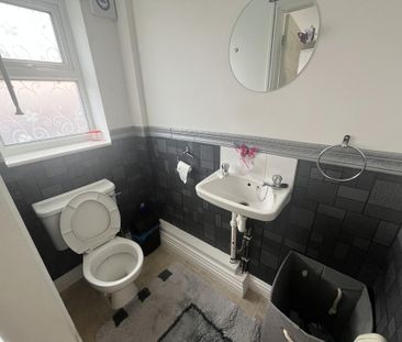 2 bedroom end of terrace house to rent - Photo 5