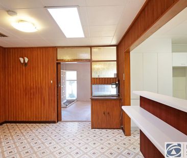 Spacious character home in excellent location - Photo 2