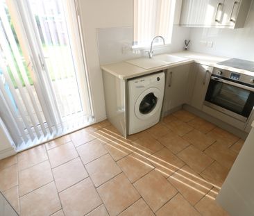 Midway Grove, Hull - Photo 1