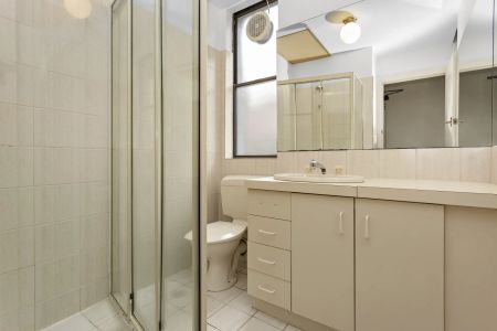 Two-Bedroom Apartment in a Convenient Central Location - Photo 5