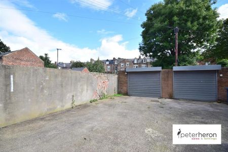 3 bedroom flat to rent - Photo 2