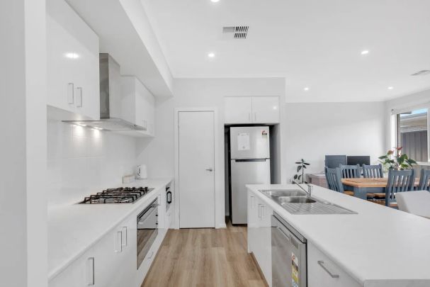 Comfortable and Convenient living in Munno Para! - Photo 1