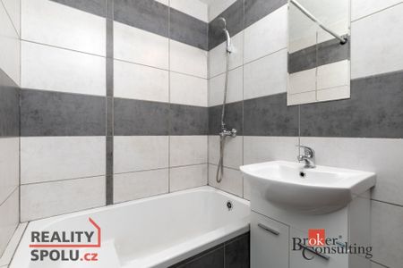 Pronájem bytu 1+kk a garsoniéry 27 m², Výškovická 428, Ostrava - Fotografie 3