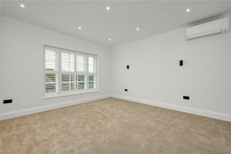 4 bedroom detached house to rent - Photo 2