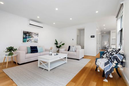 STUNNING FOUR BEDROOM HOME!! - Photo 3