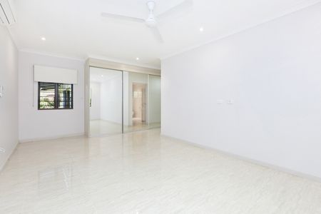 EXECUTIVE BALINESE DESIGNED HOME WITH POOL! - Photo 3