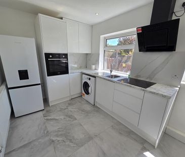3 bedroom semi-detached house to rent - Photo 4