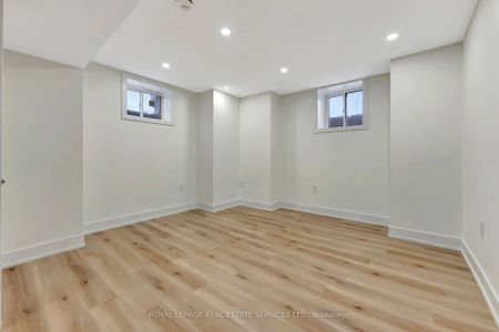 Detached Home For Lease | W9044225 - Photo 5