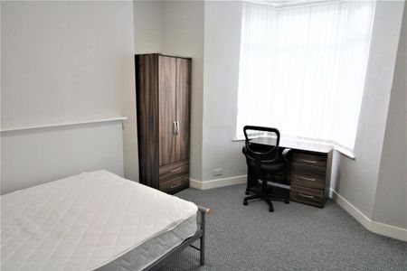 4 bedroom private hall to rent - Photo 3