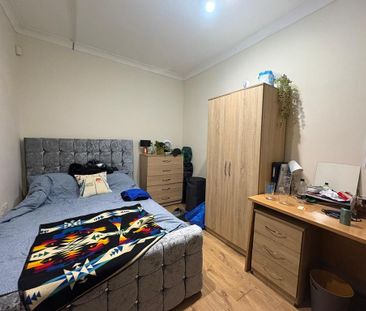 6 bedroom semi-detached house to rent - Photo 4