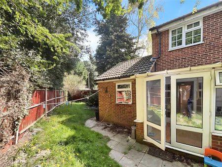 3 bedroom end of terrace house to rent - Photo 4