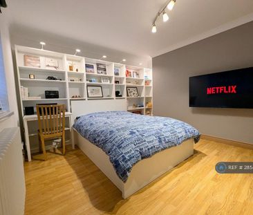 1 bedroom in a flat share to rent - Photo 5
