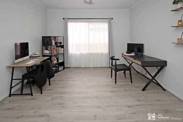 Modern 4 Bedroom Home - Photo 1