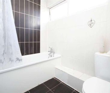 Bell Farm Avenue, Dagenham, RM10 - Photo 2