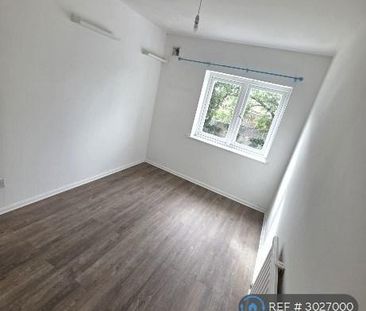 3 bedroom end of terrace house to rent - Photo 4