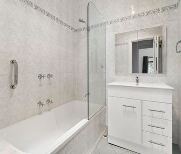 Spacious & Versatile Family Home in Prime Seacliff Location - Photo 4