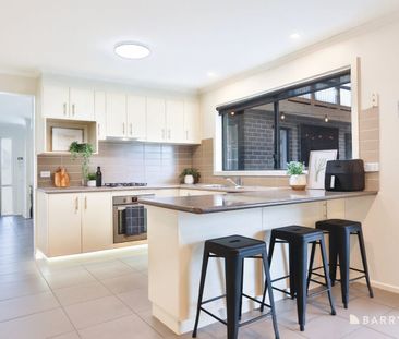 Comfort, Space & Convenience in the Heart of Pakenham - Photo 3